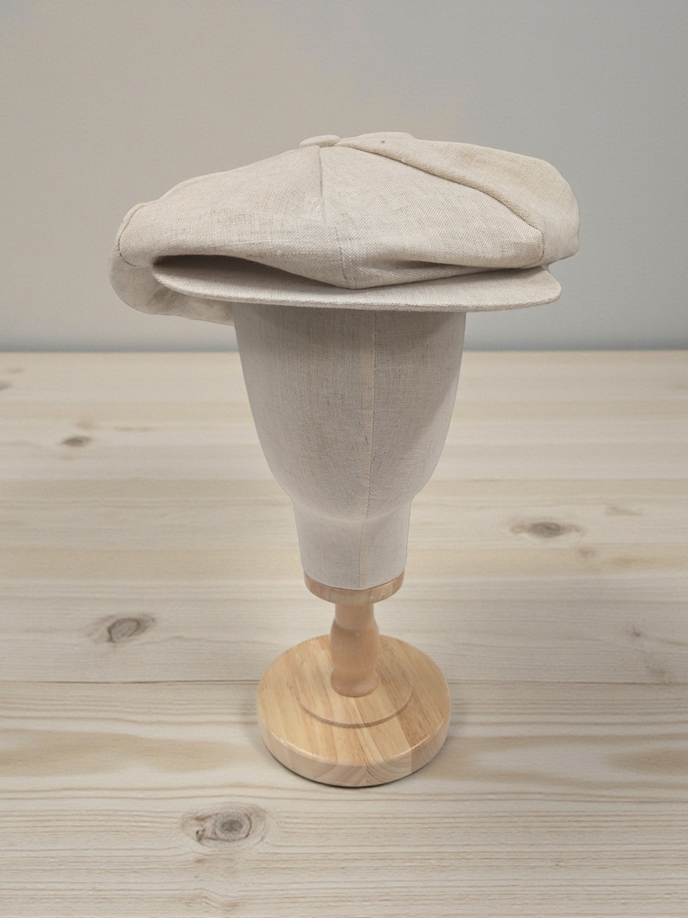 CAPAS LINEN OATMEAL BIG APPLE NEWS BOY CAP.